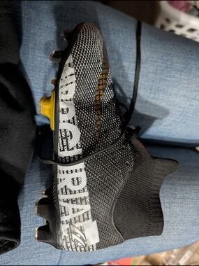 Black and Gray Athletic Soccer Cleats - Binbinniao